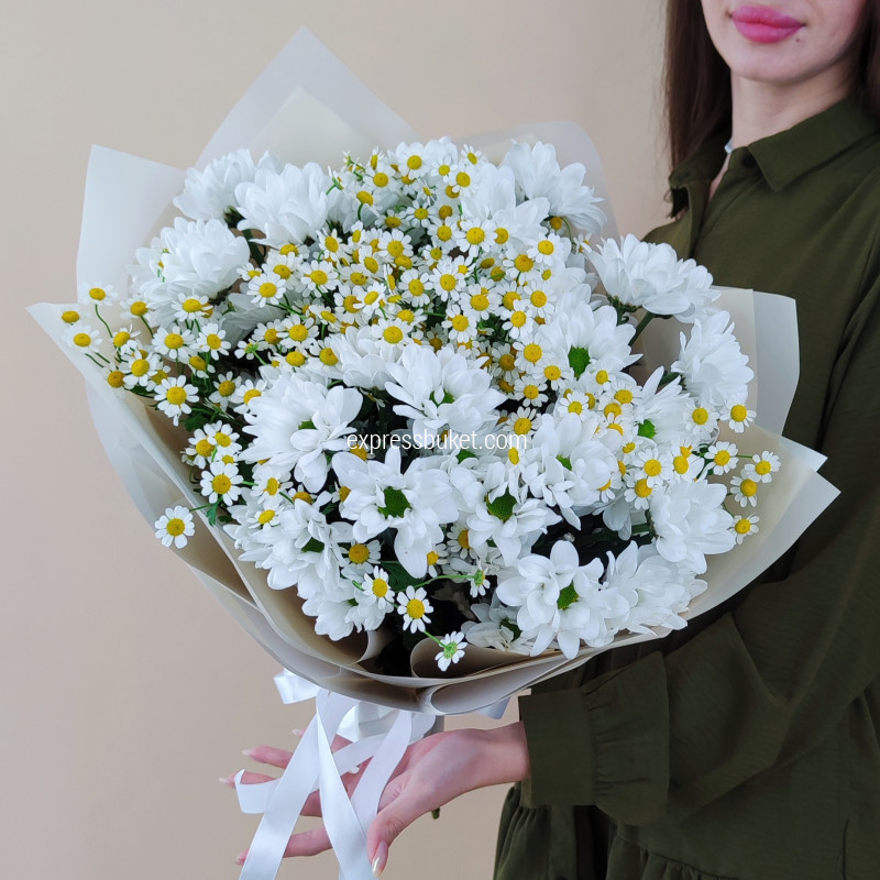 Букет с хризантемой и танацетумом